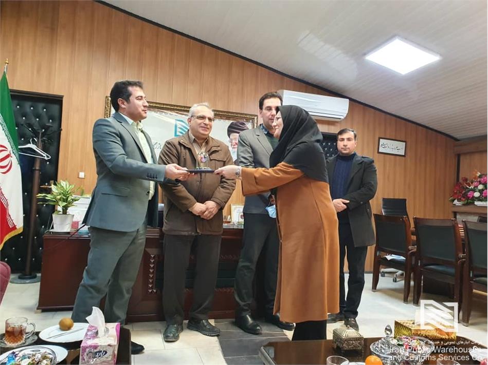 گرامی‌داشت بانوان همکار شرکت انبارهای عمومی و خدمات گمرکی بازرگان به مناسبت ولادت حضرت زهرا(س) و روز زن