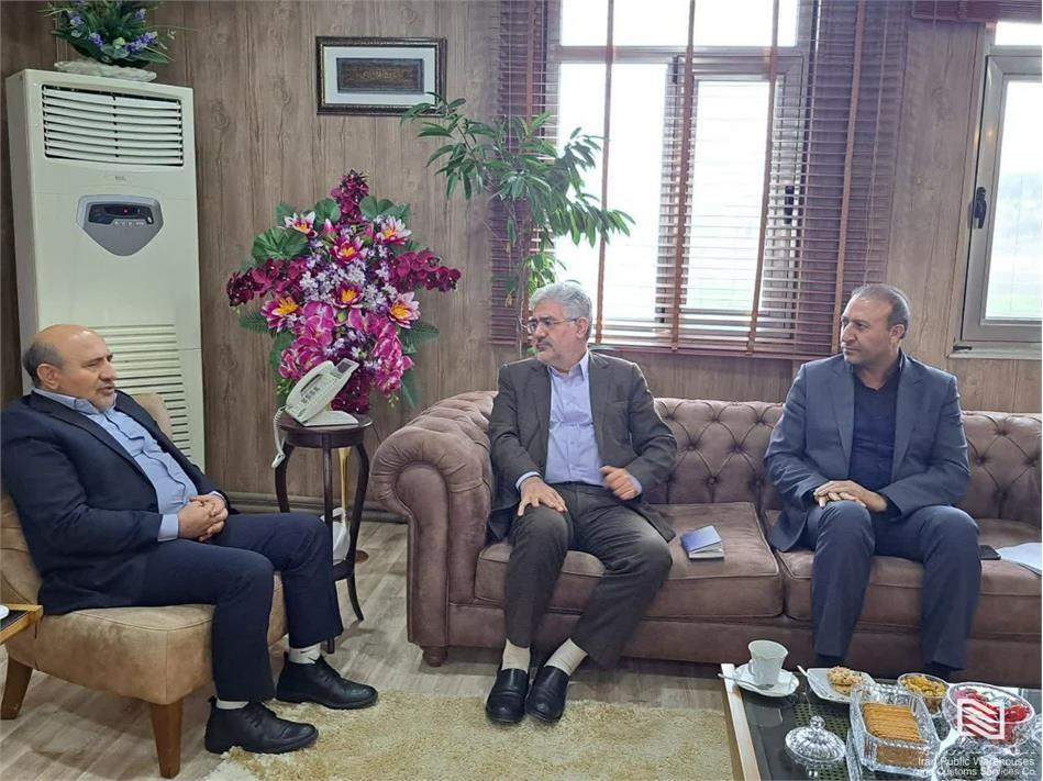 نشست مشترک سرپرست شرکت انبارهای عمومی و خدمات گمرکی بازرگان با نماینده مردم شریف شهرستان ماکو و مدیر عامل منطقه آزاد ماکو
