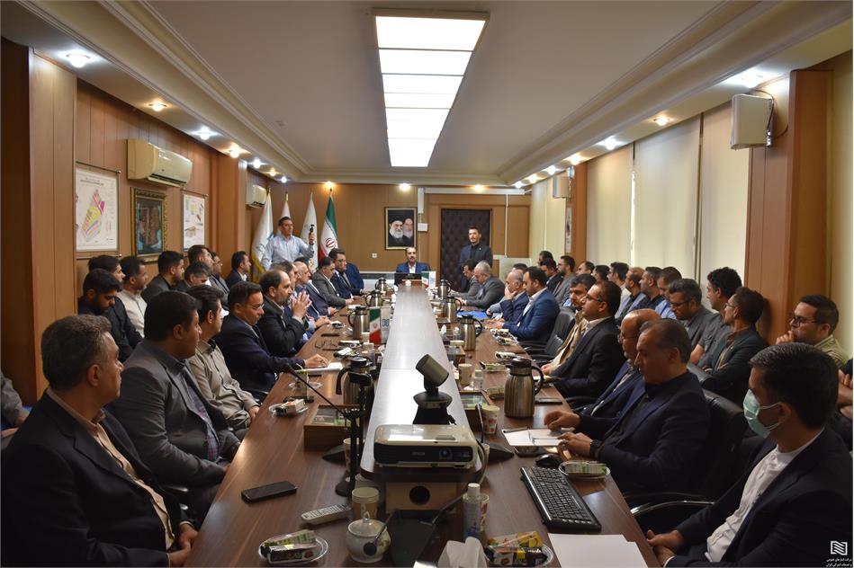 نشست صمیمانه مدیرعامل شرکت انبارهای عمومی و خدمات گمرکی ایران  با مدیران ارشد شرکتهای تابعه استان تهران و پرسنل ستاد مرکزی