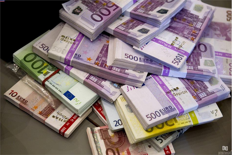 کشف 80 میلیارد ریال ارز قاچاق توسط شرکت انبارهای عمومی و خدمات گمرکی ایران