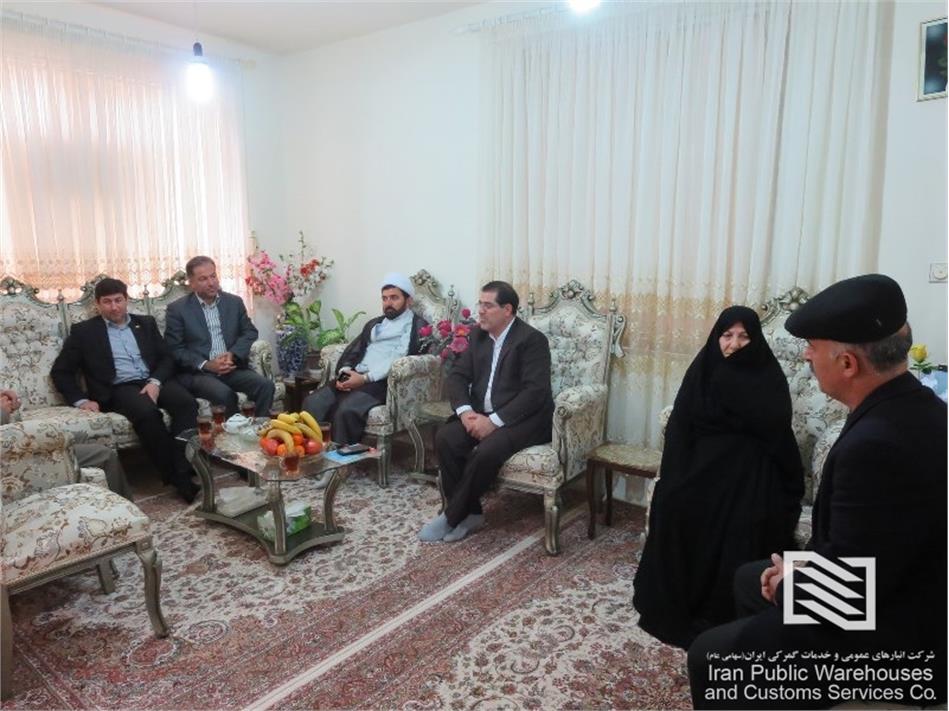 تجلیل از مقام شامخ شهدای عالی‌قدر دفاع مقدس از سوی مدیرعامل شرکت انبارهای عمومی و خدمات گمرکی آستارا