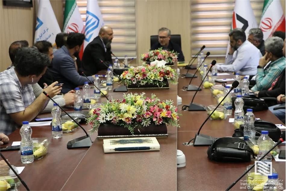 برگزاری جلسه هم اندیشی بهزاد ندیری مدیر عامل شرکت انبارهای عمومی و خدمات گمرکی فرودگاه امام خمینی(ره) با  مدیران شرکت های حمل