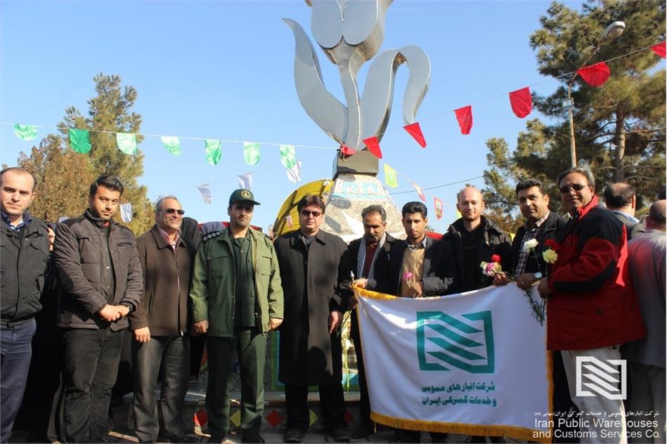 حضور کارکنان شعبه ارومیه در مراسم عطر افشانی و غبار روبی مزار شهیدان