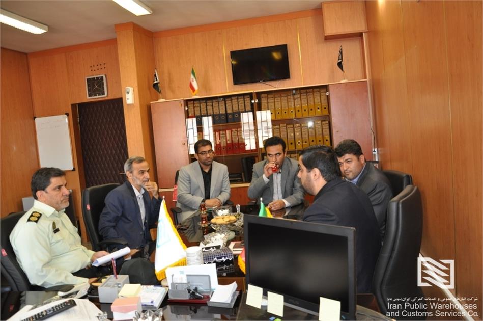 برپایی جلسه هم اندیشی و ساماندهی حمل و نقل کالا در شرکت انبارهای عمومی و خدمات گمرکی امام خمینی(ره)