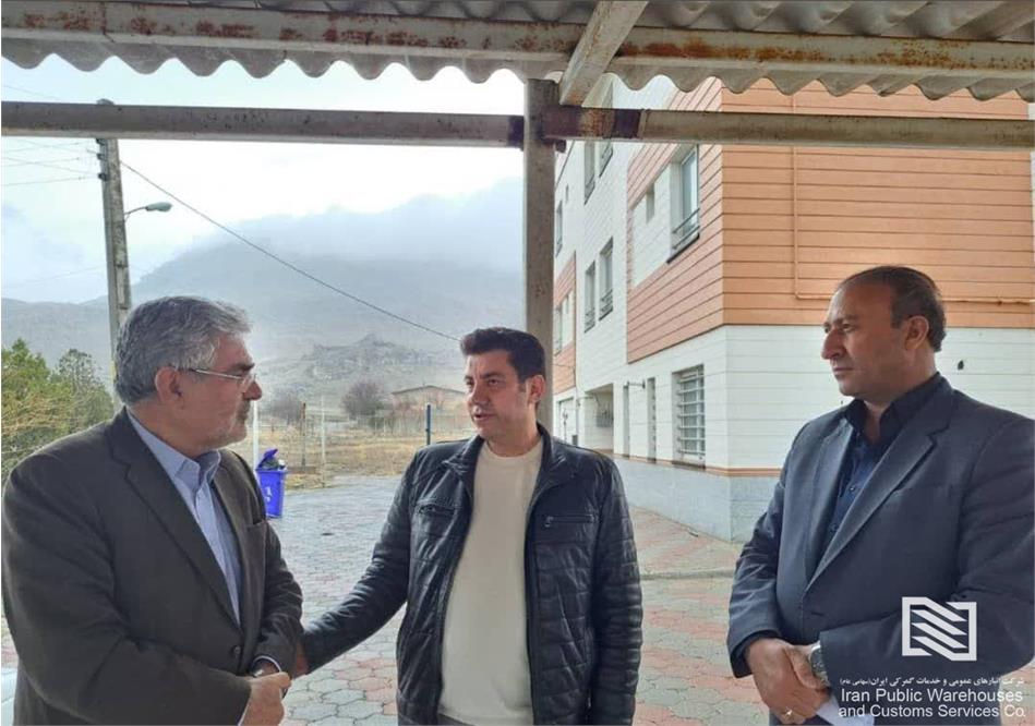 سرپرست شرکت انبارهای عمومی و خدمات گمرکی بازرگان در نشست مشترک با مدیر کل گمرک بازرگان: این شرکت چندین سال در سخت ترین شرایط