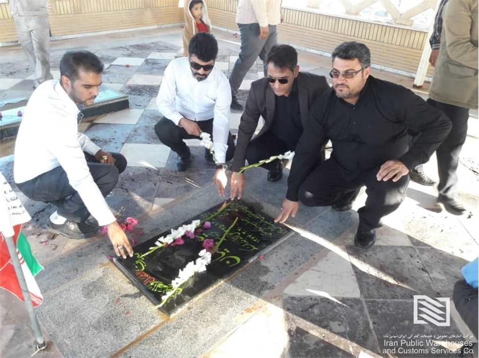 ادای احترام مدیران و کارکنان شرکت آتیه قشم به مقام شامخ شهدای شهرستان لنگه