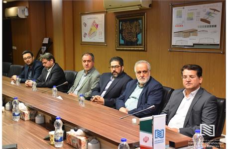 A cordial meeting between the company's head and the legal and contract affairs department; the legal department is the