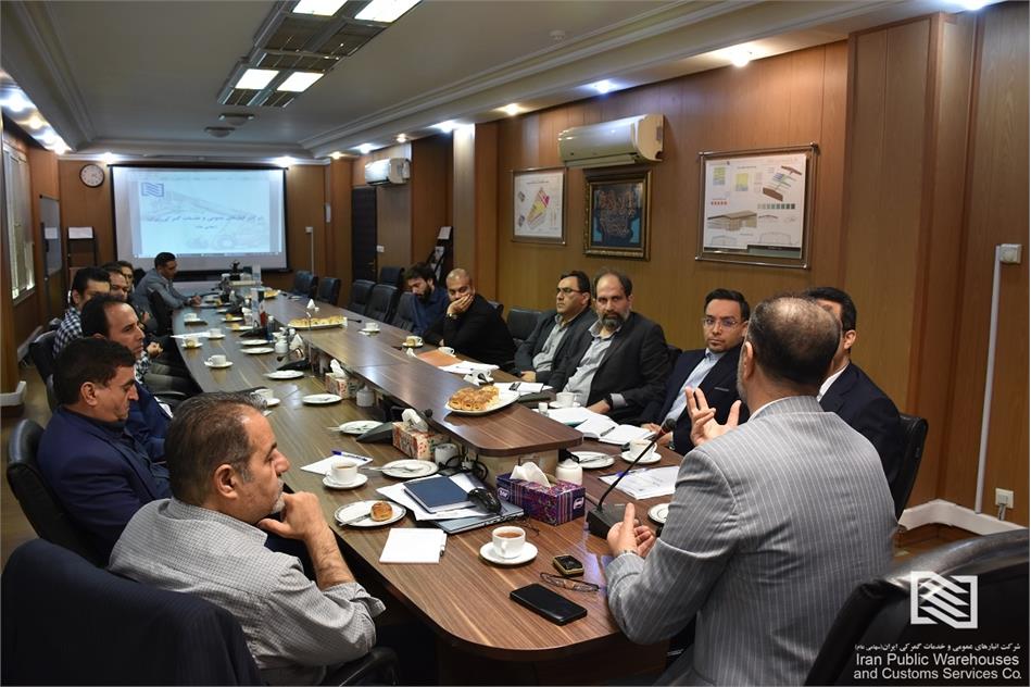 دکتر سلیمی در دیدار با کارکنان معاونت عملیات و امور گمرکی بر ترویج نگرش سیستمی در مجموعه انبارهای عمومی و خدمات گمرکی ایران
