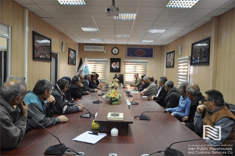 دیدار صمیمانه مدیرعامل شرکت انبارهای عمومی و خدمات گمرکی امام خمینی(ره) با بازنشستگان شرکت