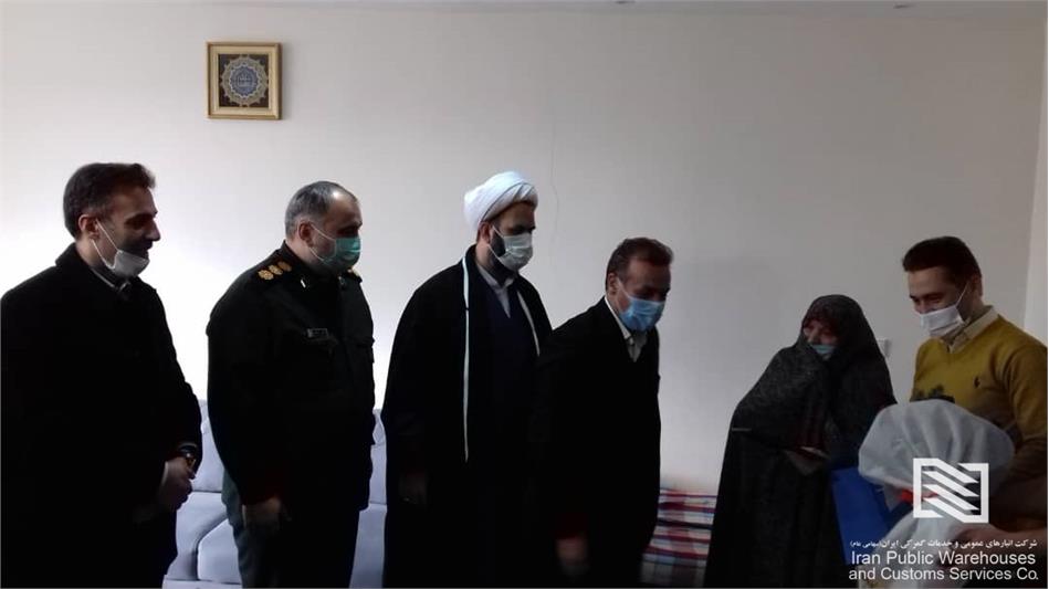 دیدار مدیرعامل شرکت انبارهای عمومی و خدمات گمرکی آستارا با خانواده معظم شهداء