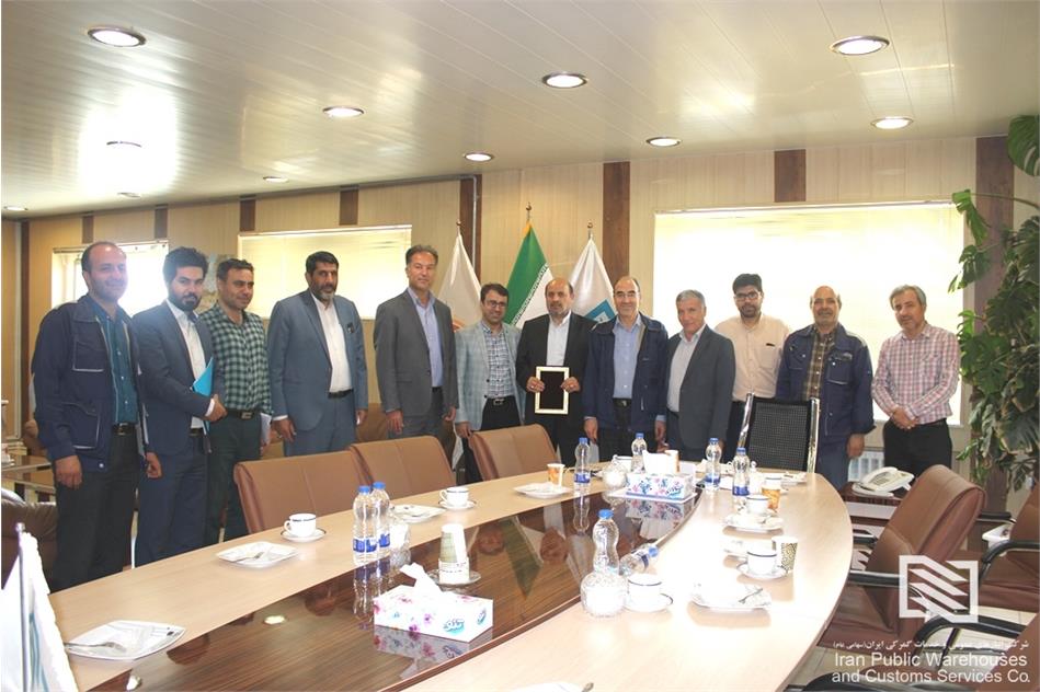در سالروز ورود آزادگان به میهن اسلامی برگزار شد: تجلیل از همکار آزاده شاغل در شرکت انبارهای عمومی و خدمات گمرکی منطقه ویژه
