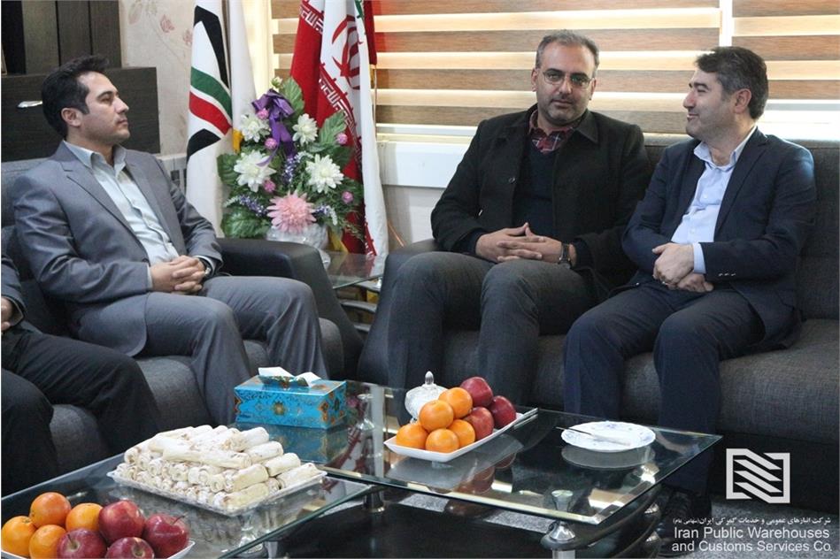 دیدار مدیرعامل شرکت انبارهای عمومی بازرگان با مسئولان گمرک بازرگان در روز جهانی گمرک